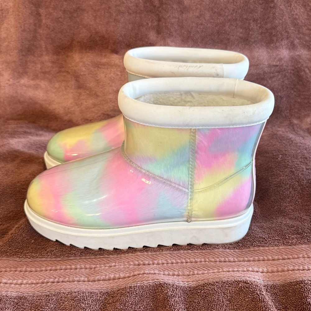Koolaburra Pastel Tie-Dye Winter Boots - Picture 2 of 6